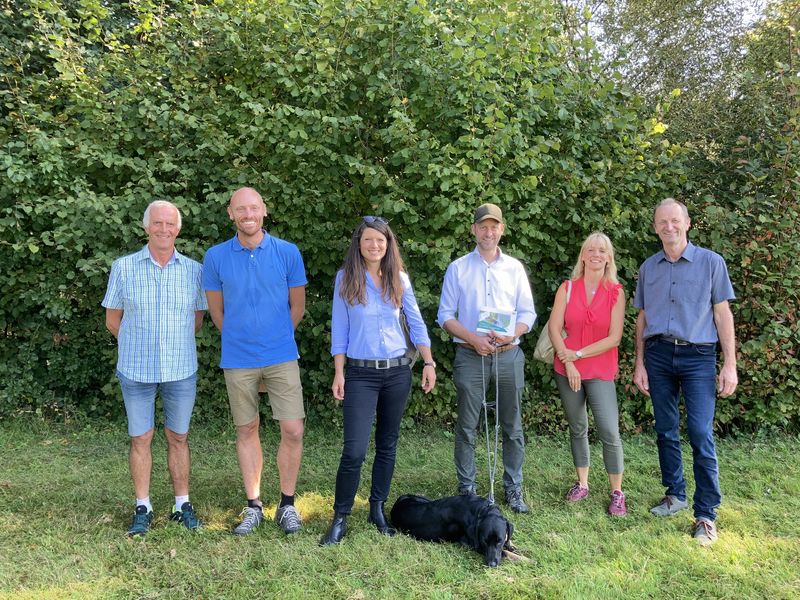 Bienenexkursion am 14.09.21 Quelle: Regionalverband Flachgau-Nord Bienenexkursion am 14.09.21 Quelle: Regionalverband Flachgau-Nord
